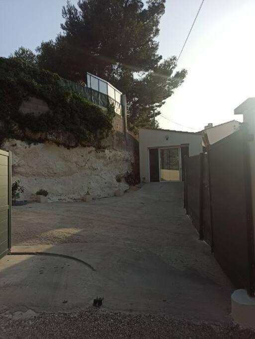 Maison, Rue Calme Dans Village Saint-Mitre-les-Remparts Bagian luar foto